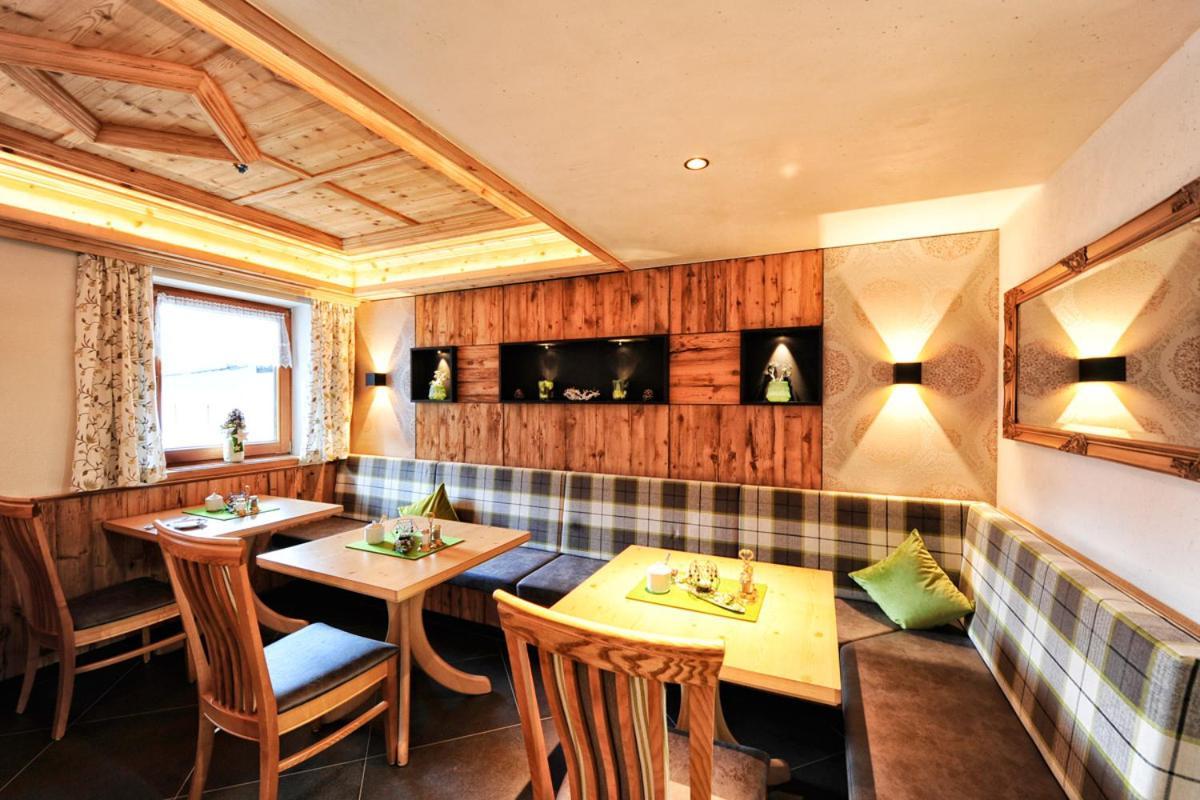 Hotel Garni Stefanie Ischgl Buitenkant foto